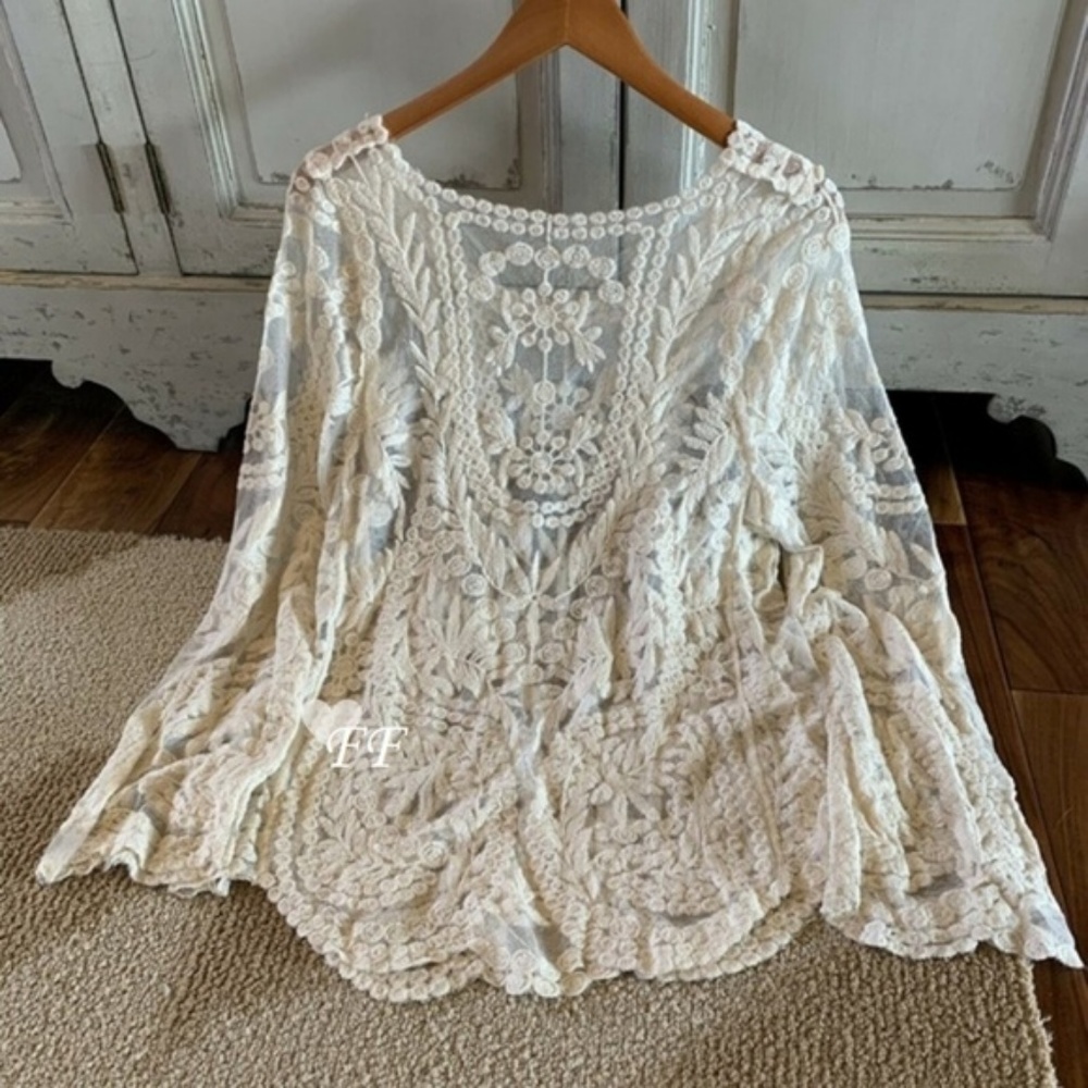 Boutique Bohemian Crochet Lace Long Sleeve Blouse - Picture 4 of 7